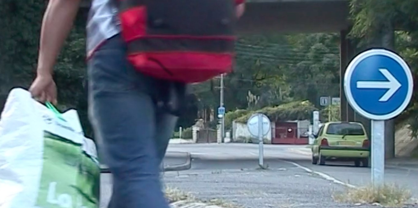 Couverture du documentaire 8284 km à pied... ça use les souliers