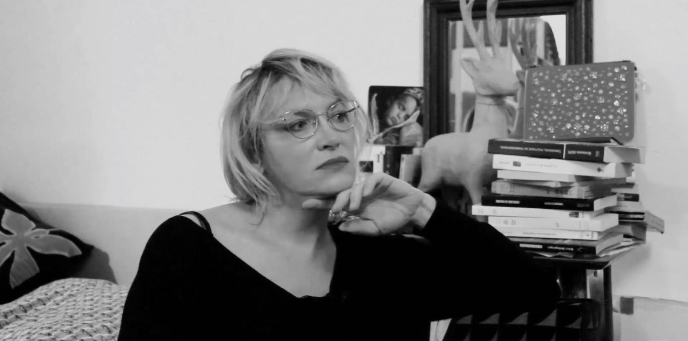 Couverture du documentaire La Parole aux morts - Elle change tout ce qu'elle touche et tout ce qu'elle touche la change