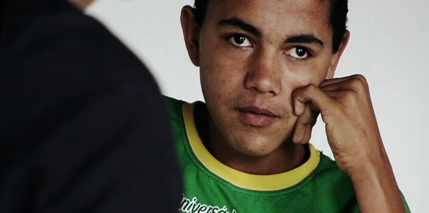 Couverture du documentaire Des ombres dans la maison